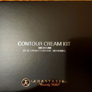 Cream Contour Pallet